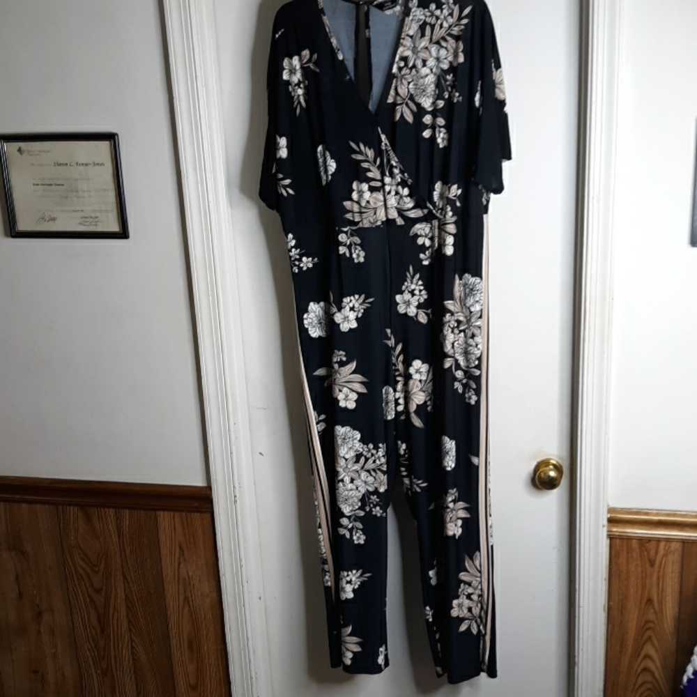 Mlle Gabrielle Black Floral V Neck Jumpsuit